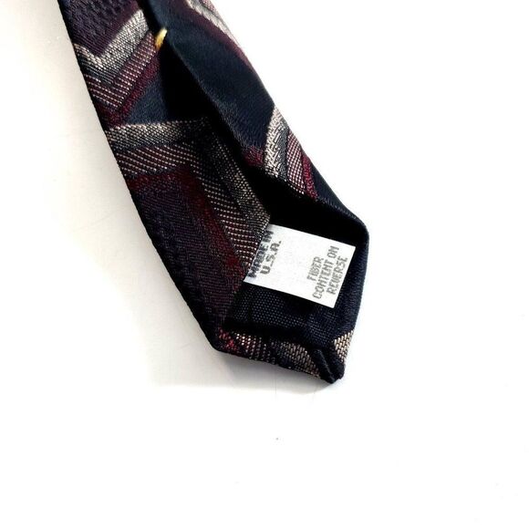 Wembley Polyester Green Red Woven Abstract Metallic Tie - Picture 5 of 7